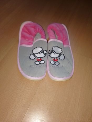 Pantoufles neuve rose et grise p.33