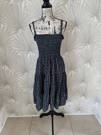 Jolie robe d'été fleuris noire et blanche