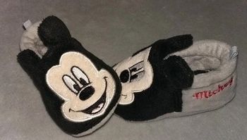 Chaussons bébé disney Mickey état neuf