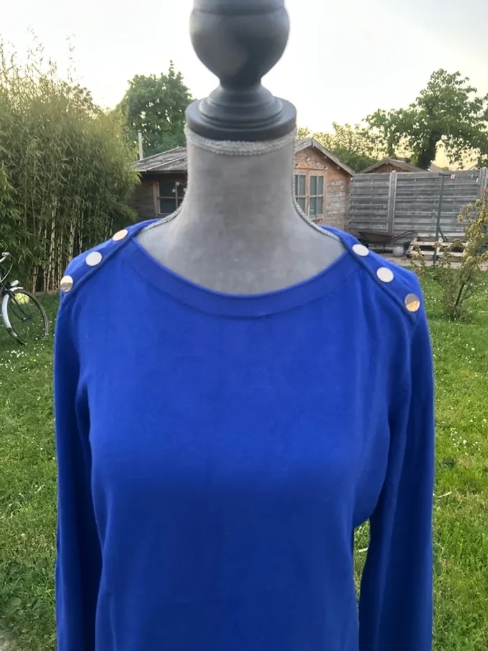 Pull bleu - photo numéro 2