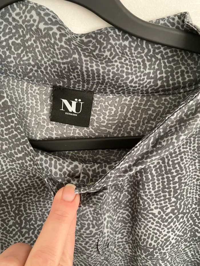 Jolie blouse Nü - photo numéro 3