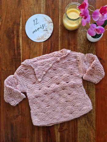 Pull tricoté main 12 mois