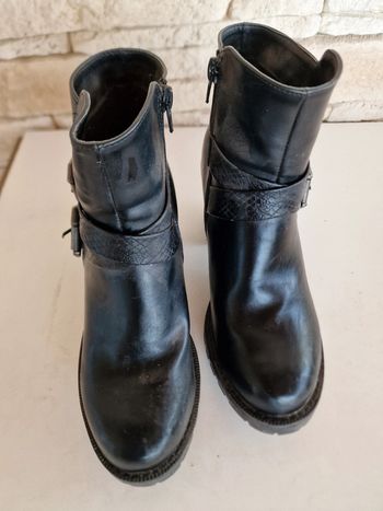 Bottines à fermeture eclair avec 2 boucles sur le côté