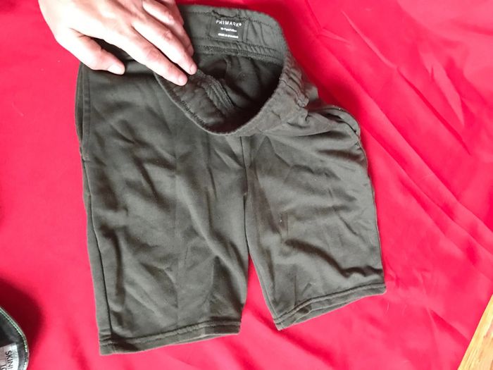 Lot de 2 panralons+1 shirt enfant taille 10 ans - photo numéro 19