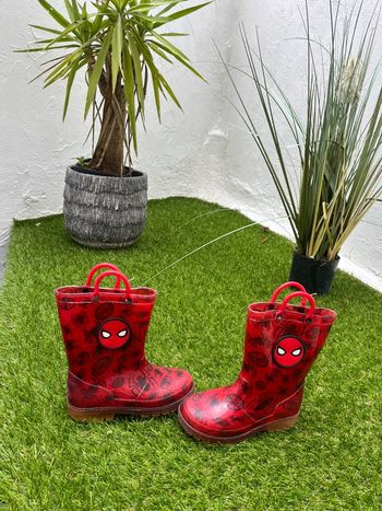 Très belle botte Spiderman taille 28