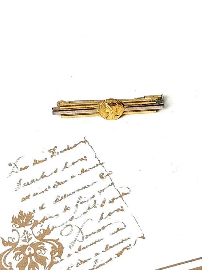 Magnifique broche vintage religieuse - photo numéro 3