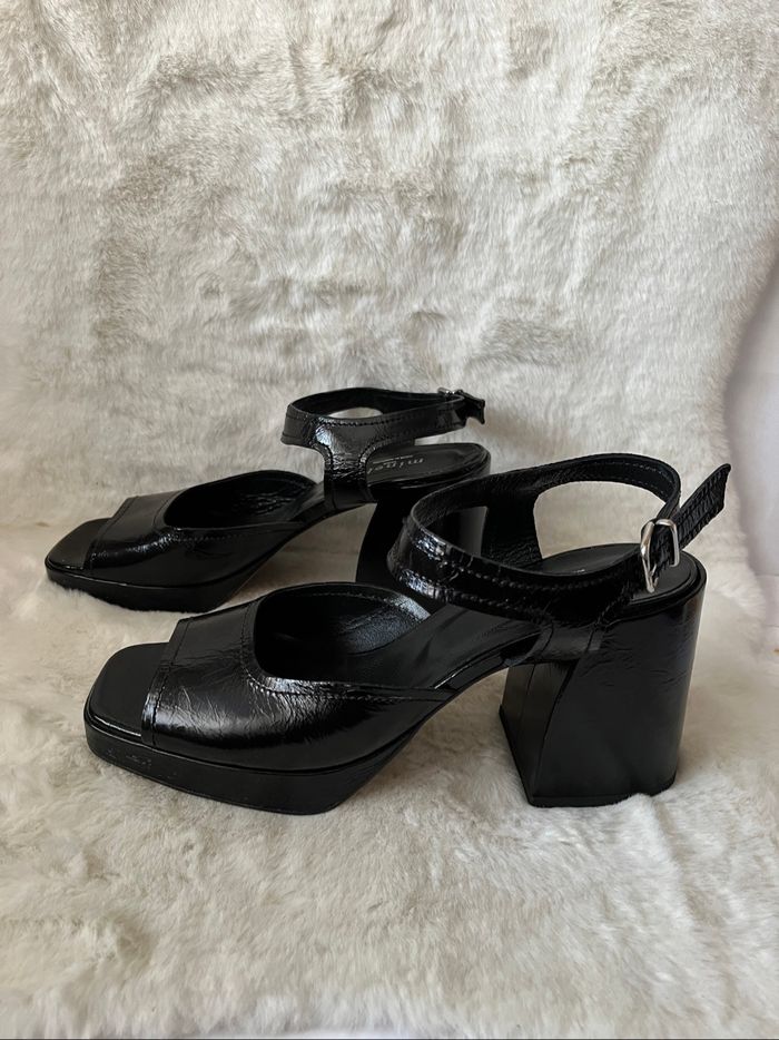 Sandales noires vernis en cuir avec bride Minelli, talons 9 cm, pointure 41 - photo numéro 2