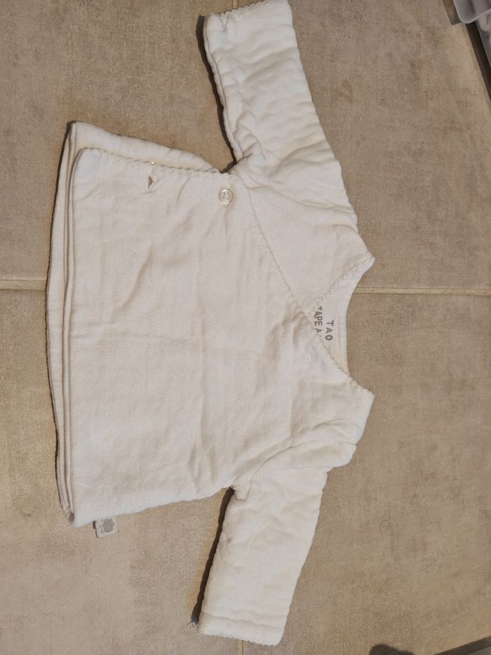 Gilet blanc bébé 1 mois - photo numéro 3