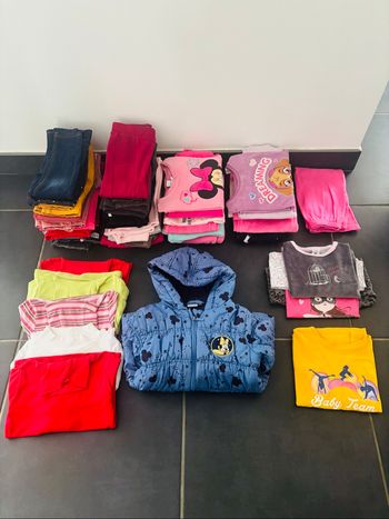 Lot de 42 vêtements en 4 ans
