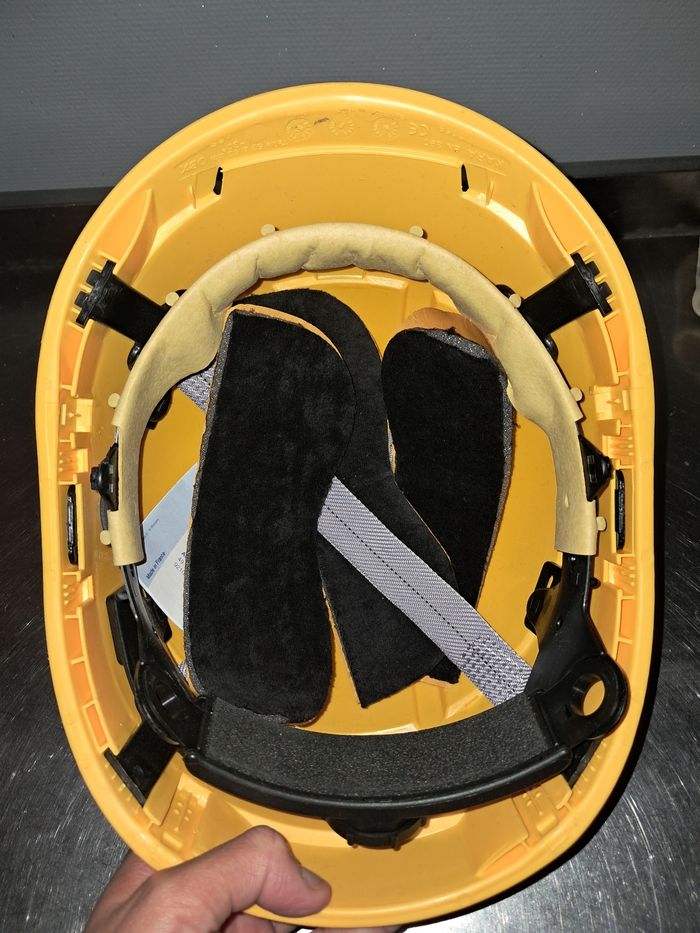 Casque de chantier marque KARA - photo numéro 3