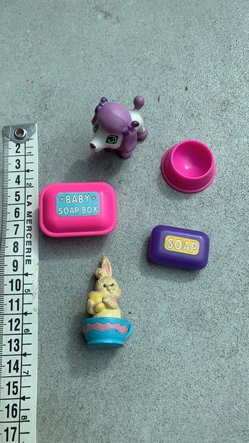 Lot accessoires barbie salle de bain chien etc