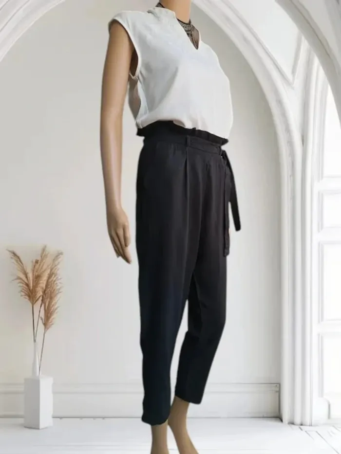 Combinaison sans manches M&W collection ,col ouvert,coupe fuselé ,taille mi-haute - photo numéro 2
