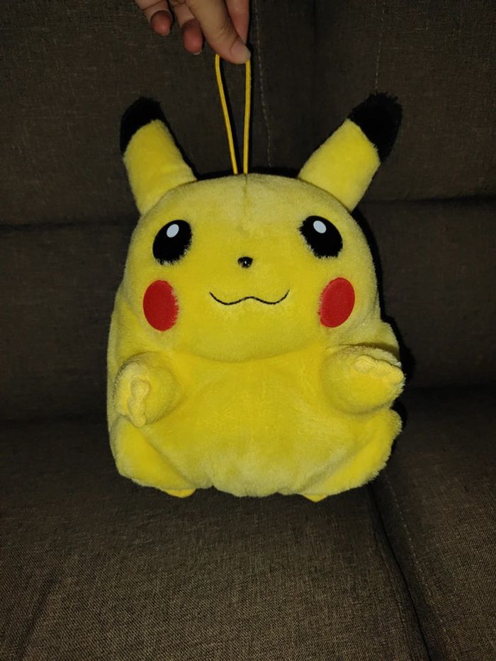 Peluche pokémon Pikachu avec rangement caché