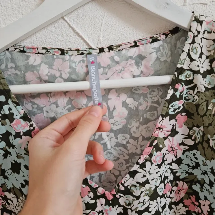 Blouse à fleurs neuve - photo numéro 2