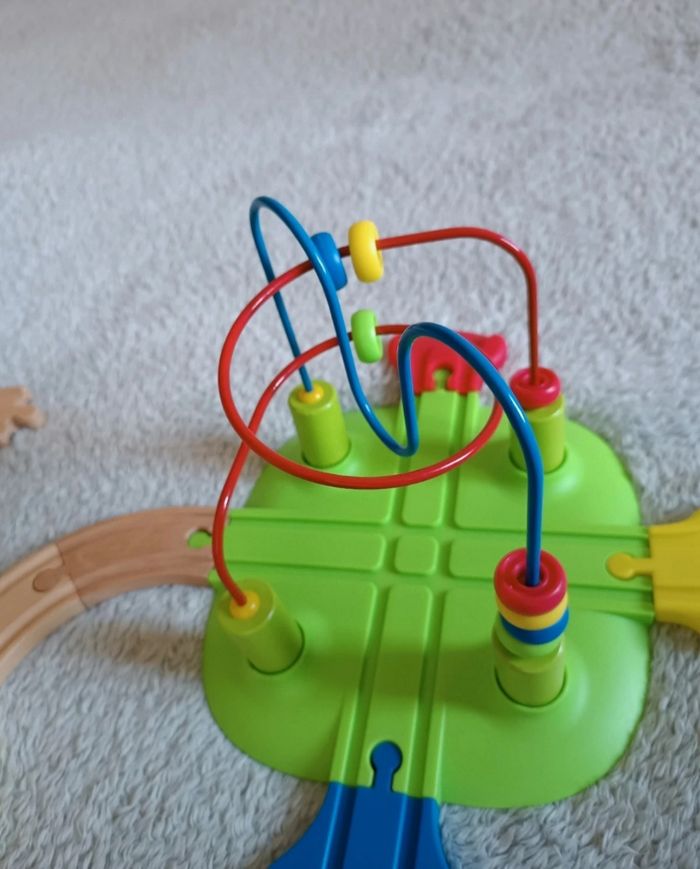 Circuit train bois avec centre d’activités 🚂🌈 - photo numéro 6