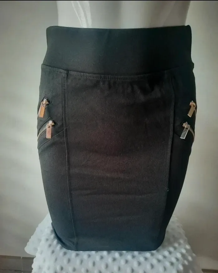 Jolie jupe taille XS - photo numéro 2