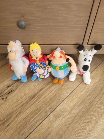 Lots Peluches
 obelix + idefix+ panoramix+Assurancetourix