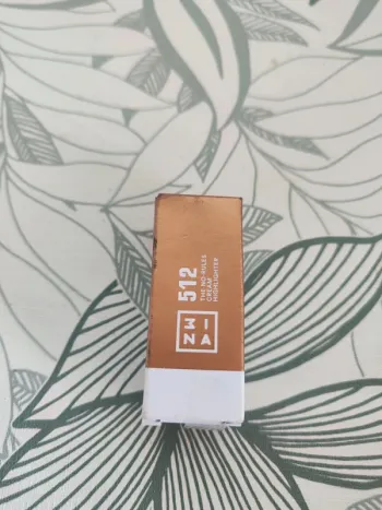 Mina 512 creme highlighter polyvalente pour les joues les levres et les yeux 8ml valeur 12€