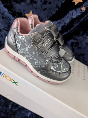 Chaussures fille. Taille 22. Neuf. Geox