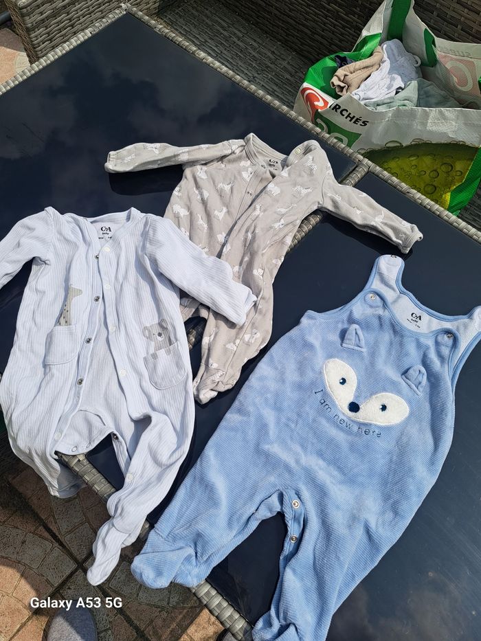 Lot 3 pyjamas léger 6 mois C&A baby