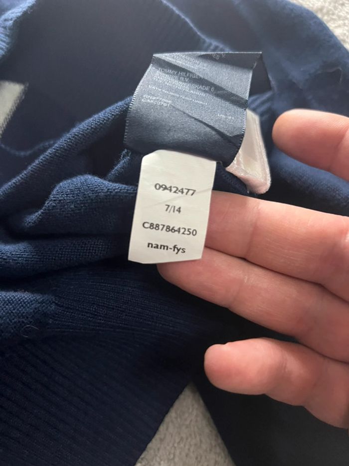 Pull col V à carreaux Tommy Hilfiger couleur bleu marine rouge gris - taille M - photo numéro 8
