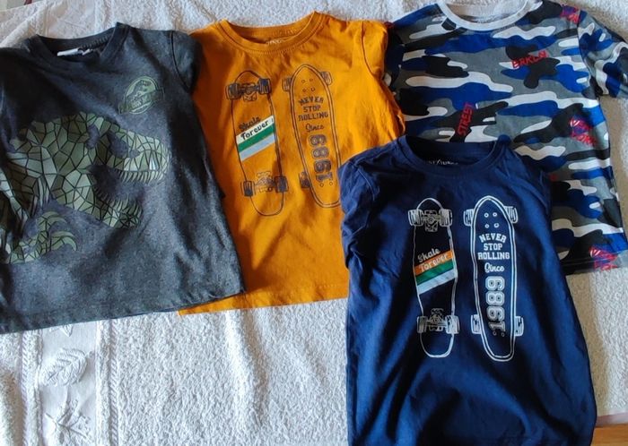 Lot  4 t-shirts manches longues 5 ans
