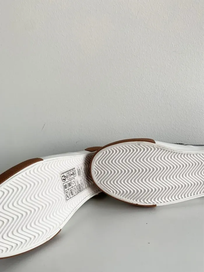 Baskets garçon grises et marrons. Taille 32 - photo numéro 2