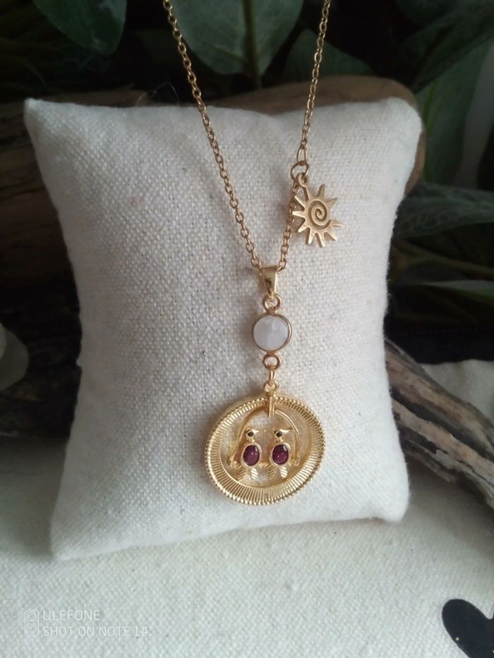 Collier médaillon aux 2 oiseaux et connecteur en pierre de lune