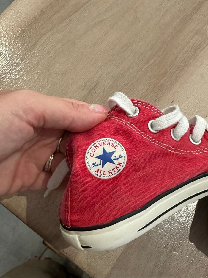 Paire de converse baskets rouges en toile pointure 24 Ont été portés, mais encore en bon état - photo numéro 3