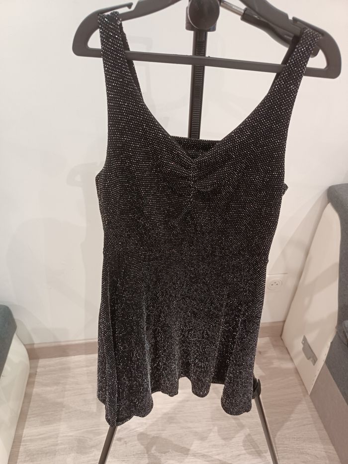 Belle robe  taille xxs paillettes Liberto