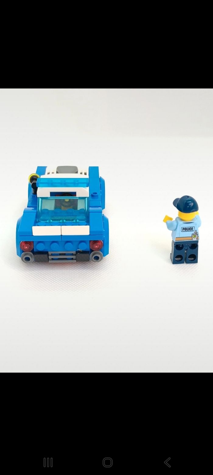 Figurine LEGO City La Voiture de Police 60312
Complet - photo numéro 4