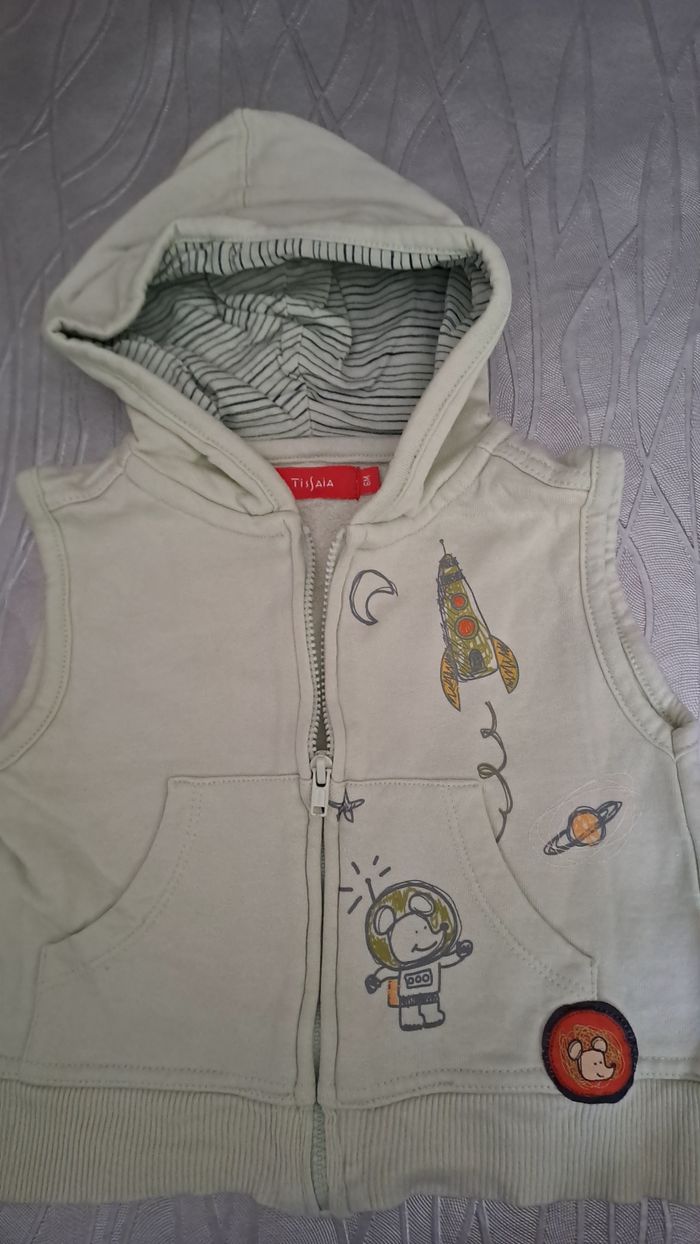Lot T shirt et sweat sans manches garçon 6 mois - photo numéro 2