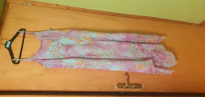 Robe décolleté "bénitier" - photo numéro 8