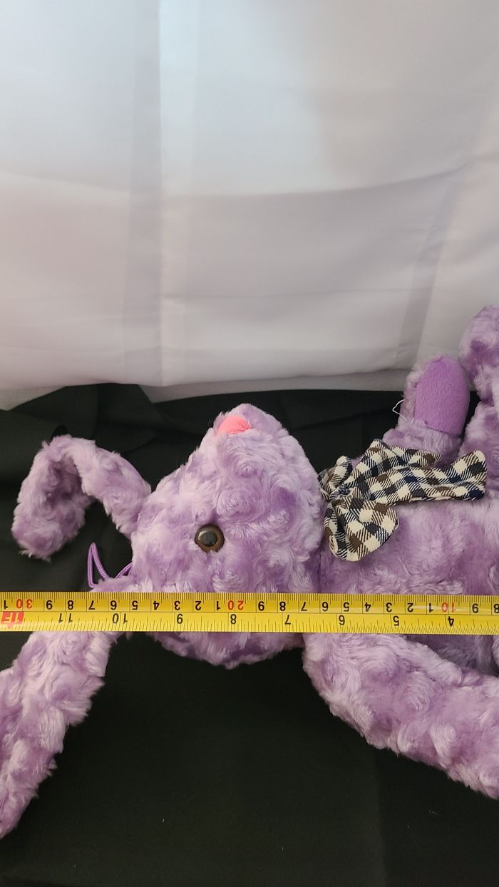 Lapin en peluche violet avec nœud - photo numéro 5