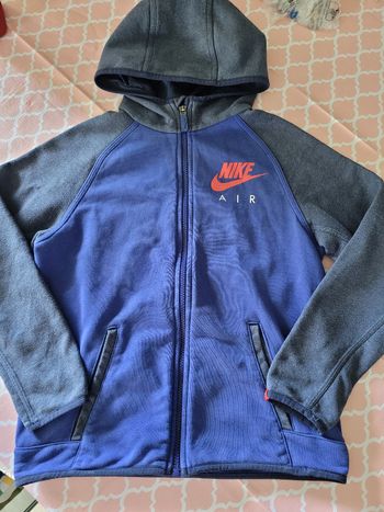 gilet nike 10/12ans  (5e)
