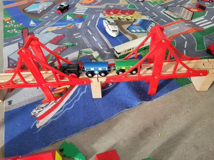 Circuit train et garage bois - photo numéro 4