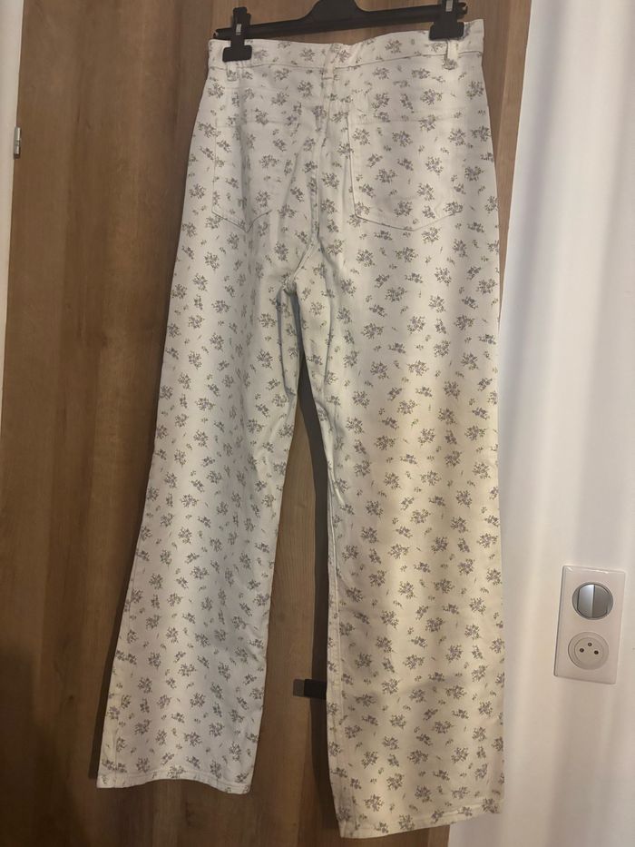 Jean blanc à fleurs - photo numéro 2