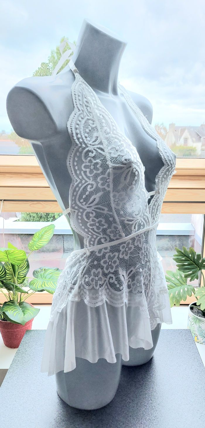 Superbe nuisette / body blanc cassé dentelle, chic et féminin Taille S/M - photo numéro 5