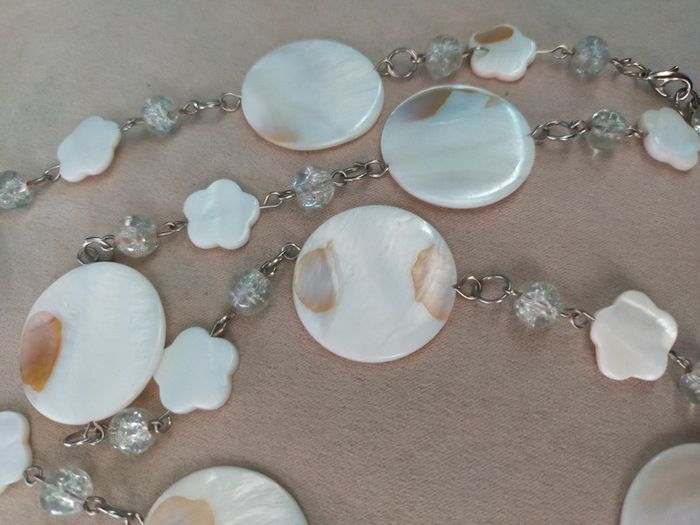 Collier en nacre blanche et perles – Collection Reflets de Lavande - photo numéro 5