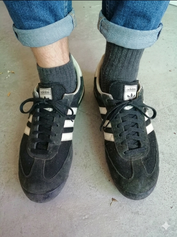 chaussure à lacets en daim noir et blanc taille 43 Adidas (occasion bien portées)