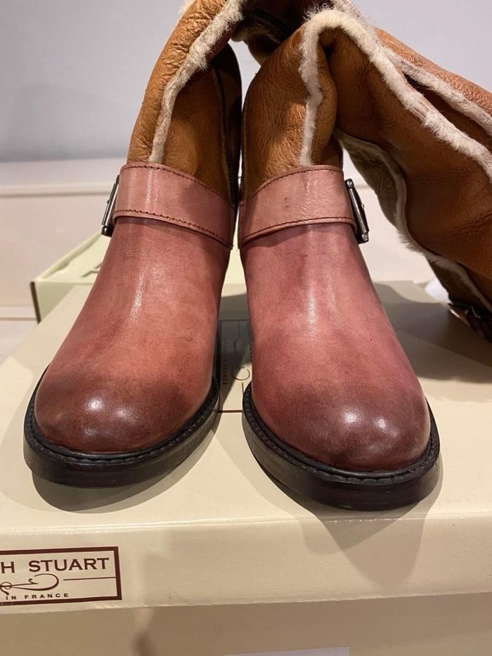 BOTTES ELIZABETH STUART NEUVES Bottes à talons Lude marron clair et beige talon : 7.5 cm - tige: 38 cm - T. 37 À vendre dans leur boite  VALEUR : 225E A VENDRE : 80e - photo numéro 2