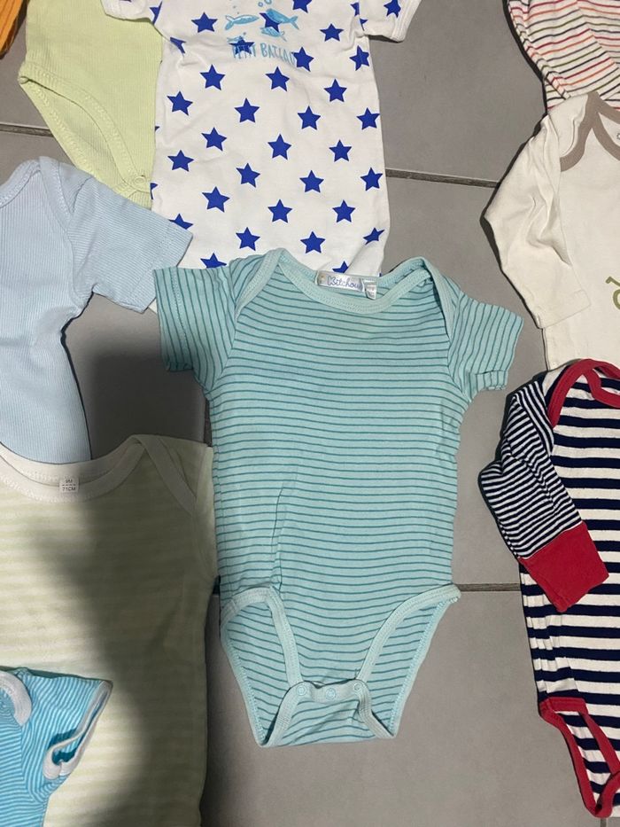 Lot body 9 mois (71 cms) + 1 pyjama - photo numéro 6