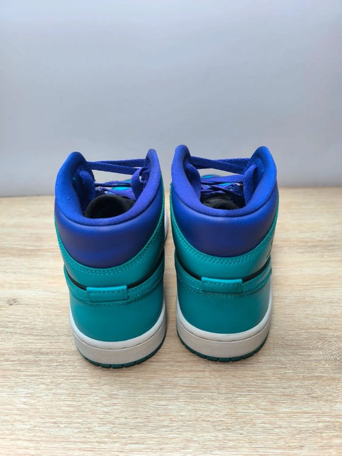 Baskets Jordan one mid black grappe pointure 38.5 comme neuves - photo numéro 5