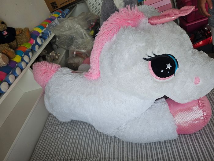 Énorme licorne en peluche - photo numéro 2