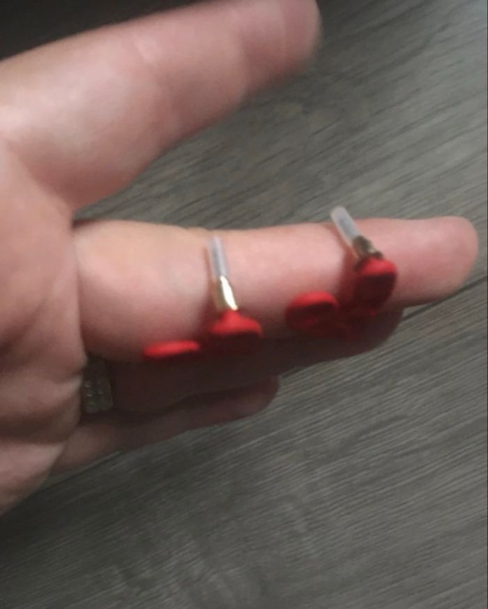 Boucles d’oreilles NEUVES femme forme de cœurs ♥️ effet martelé couleur rouge matte - photo numéro 5