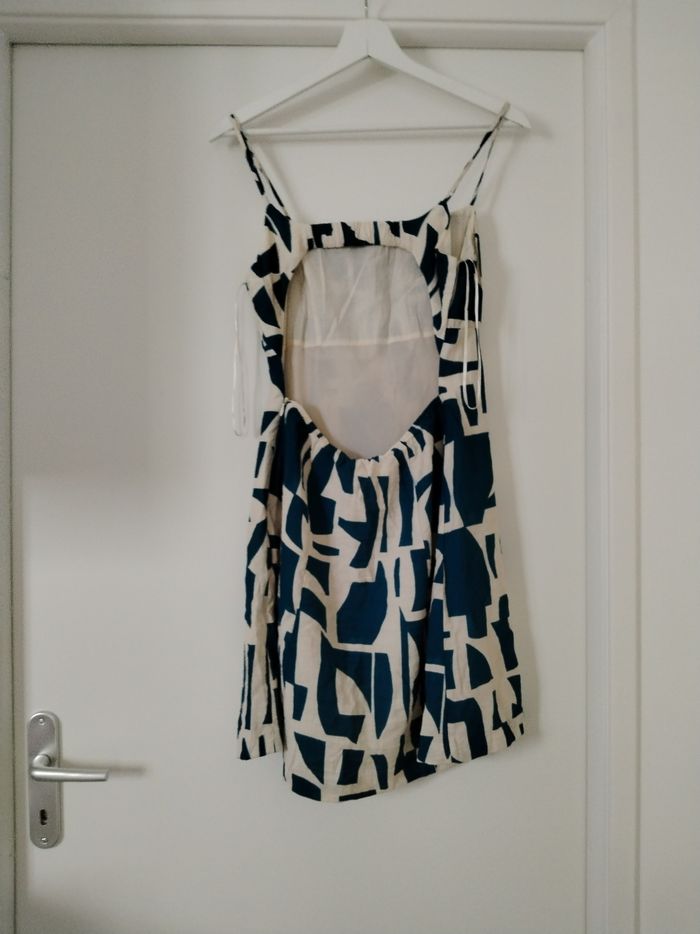 Robe dos nu - photo numéro 2