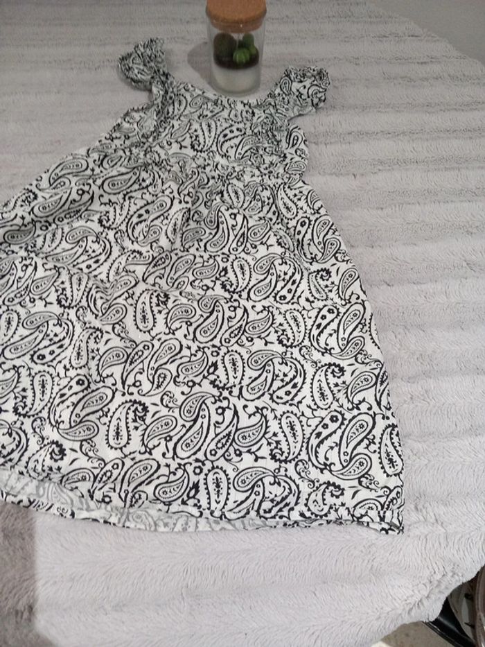 Robe noire et blanche - photo numéro 4