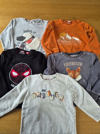 Lot pull haut de pyjama