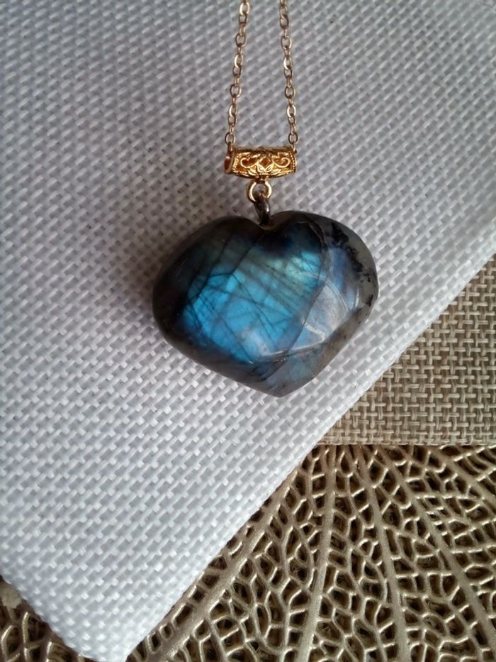 Collier coeur de labradorite naturelle