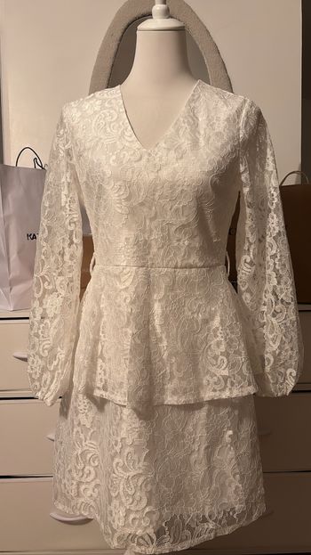 Robe blanche en dentelle florale Eilly Bazar T36